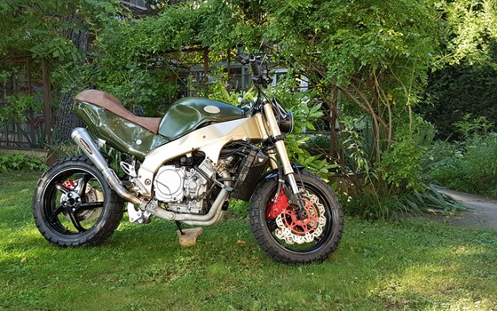 Umgebautes Motorrad Yamaha YZF 750 R von gebrauchtmotorradinserat_tps_473346 - Bild 2 Umgebautes Motorrad Yamaha YZF 750 R von gebrauchtmotorradinserat_tps_473346 - Bild 2
