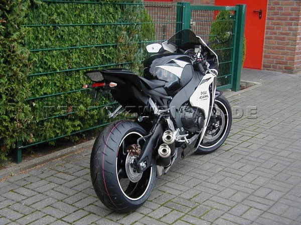 Umbgebautes Motorrad Honda CBR1000RR Fireblade Bild 4: Umbgebautes Motorrad Honda CBR1000RR Fireblade