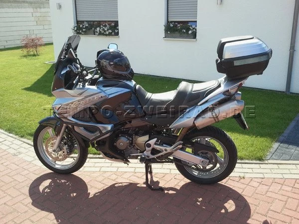 Umbgebautes Motorrad Honda XL 1000 V Varadero Bild 1: Umbgebautes Motorrad Honda XL 1000 V Varadero