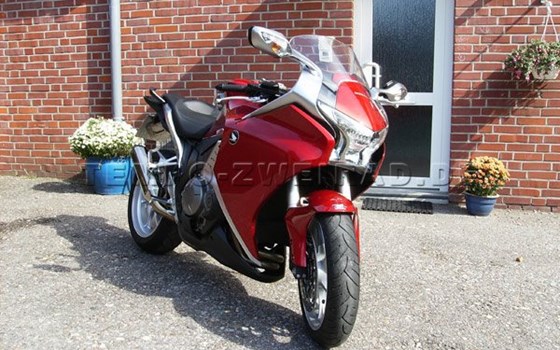 Umgebautes Motorrad Honda VFR 1200 F von Tempo-Zweirad-Treff GmbH - Bild 1 Umgebautes Motorrad Honda VFR 1200 F von Tempo-Zweirad-Treff GmbH - Bild 1