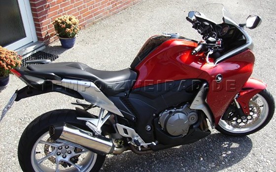 Umgebautes Motorrad Honda VFR 1200 F von Tempo-Zweirad-Treff GmbH - Bild 3 Umgebautes Motorrad Honda VFR 1200 F von Tempo-Zweirad-Treff GmbH - Bild 3