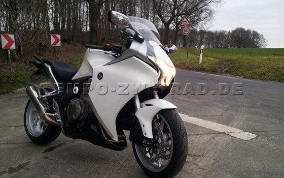 Umgebautes Motorrad Honda VFR 1200 F von Tempo-Zweirad-Treff GmbH - Bild 3 Umgebautes Motorrad Honda VFR 1200 F von Tempo-Zweirad-Treff GmbH - Bild 3