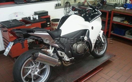 Umgebautes Motorrad Honda VFR 1200 F von Tempo-Zweirad-Treff GmbH - Bild 8 Umgebautes Motorrad Honda VFR 1200 F von Tempo-Zweirad-Treff GmbH - Bild 8