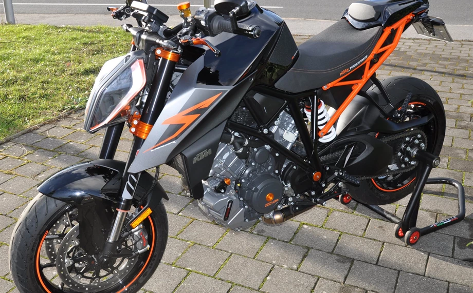 Umbgebautes Motorrad KTM 1290 Super Duke R Bild 3: Umbgebautes Motorrad KTM 1290 Super Duke R