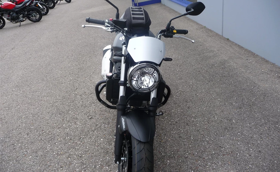 Umbgebautes Motorrad Suzuki SV650 Bild 3: Umbgebautes Motorrad Suzuki SV650