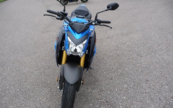 Umgebautes Motorrad Suzuki GSX-S1000 von Biker Stable GmbH & Co. KG - Bild 3 Umgebautes Motorrad Suzuki GSX-S1000 von Biker Stable GmbH & Co. KG - Bild 3