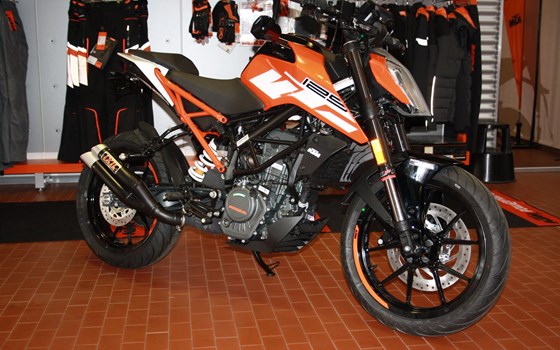 Umgebautes Motorrad KTM 125 Duke von Zweirad Waibel GmbH & Co. KG - Bild 1 Umgebautes Motorrad KTM 125 Duke von Zweirad Waibel GmbH & Co. KG - Bild 1