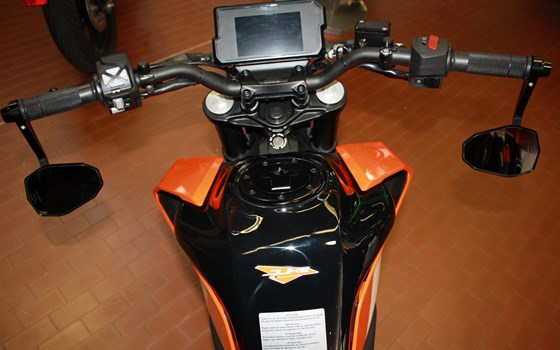 Umgebautes Motorrad KTM 125 Duke von Zweirad Waibel GmbH & Co. KG - Bild 4 Umgebautes Motorrad KTM 125 Duke von Zweirad Waibel GmbH & Co. KG - Bild 4