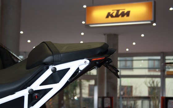 Umgebautes Motorrad KTM 1290 Super Duke R von Zweirad Waibel GmbH & Co. KG - Bild 5 Umgebautes Motorrad KTM 1290 Super Duke R von Zweirad Waibel GmbH & Co. KG - Bild 5