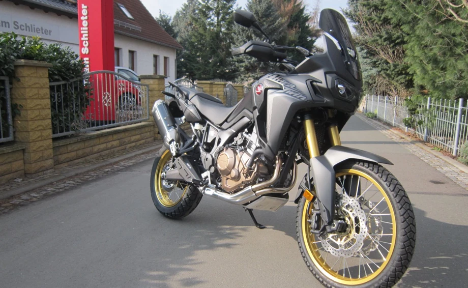 Umbgebautes Motorrad Honda CRF1000L Africa Twin Bild 1: Umbgebautes Motorrad Honda CRF1000L Africa Twin