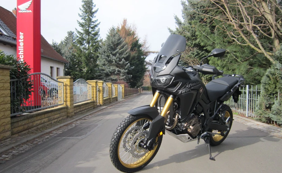 Umbgebautes Motorrad Honda CRF1000L Africa Twin Bild 2: Umbgebautes Motorrad Honda CRF1000L Africa Twin