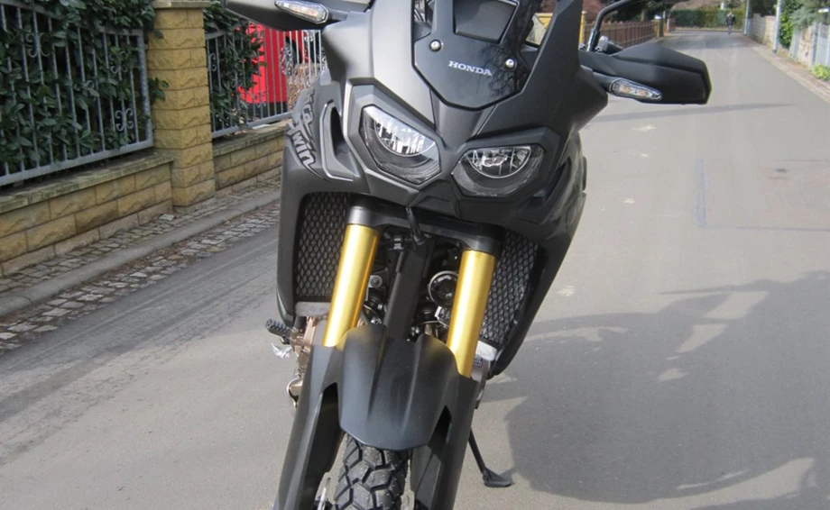 Umbgebautes Motorrad Honda CRF1000L Africa Twin Bild 4: Umbgebautes Motorrad Honda CRF1000L Africa Twin