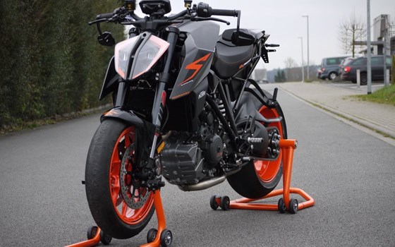 Umgebautes Motorrad KTM 1290 Super Duke R von Motorrad Bolte - Bild 19 Umgebautes Motorrad KTM 1290 Super Duke R von Motorrad Bolte - Bild 19