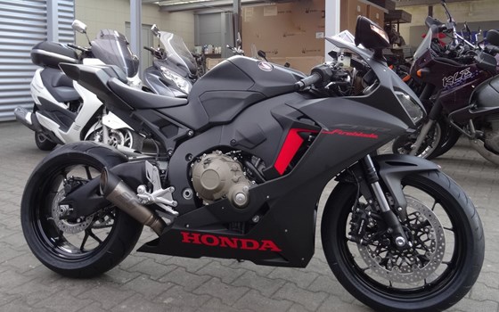 Umgebautes Motorrad Honda CBR1000RR Fireblade von Fahrzeug-Center Schriewer GmbH - Bild 1 Umgebautes Motorrad Honda CBR1000RR Fireblade von Fahrzeug-Center Schriewer GmbH - Bild 1