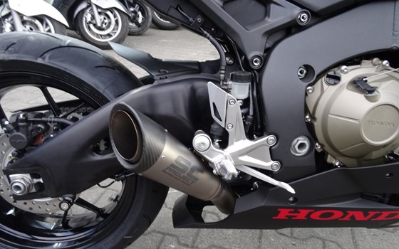 Umgebautes Motorrad Honda CBR1000RR Fireblade von Fahrzeug-Center Schriewer GmbH - Bild 2 Umgebautes Motorrad Honda CBR1000RR Fireblade von Fahrzeug-Center Schriewer GmbH - Bild 2