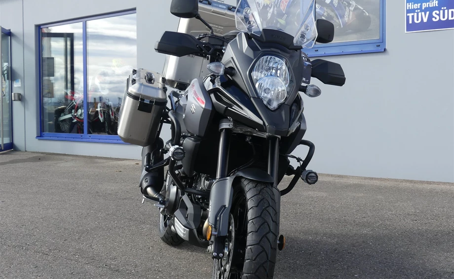 Umbgebautes Motorrad Suzuki V-Strom 1000 Bild 3: Umbgebautes Motorrad Suzuki V-Strom 1000