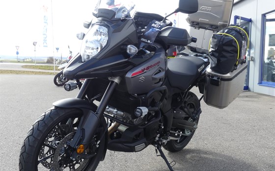 Umgebautes Motorrad Suzuki V-Strom 1000 von Biker Stable GmbH & Co. KG - Bild 4 Umgebautes Motorrad Suzuki V-Strom 1000 von Biker Stable GmbH & Co. KG - Bild 4