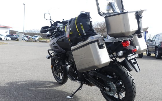 Umgebautes Motorrad Suzuki V-Strom 1000 von Biker Stable GmbH & Co. KG - Bild 6 Umgebautes Motorrad Suzuki V-Strom 1000 von Biker Stable GmbH & Co. KG - Bild 6