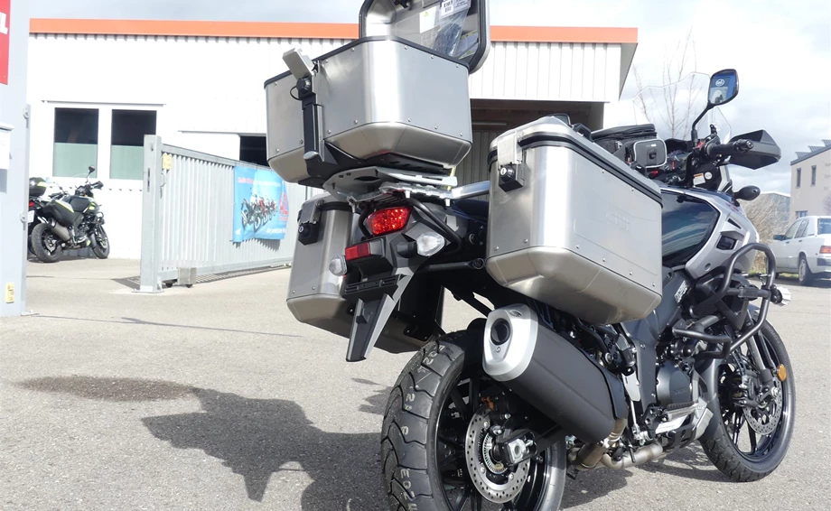 Umbgebautes Motorrad Suzuki V-Strom 1000 Bild 7: Umbgebautes Motorrad Suzuki V-Strom 1000