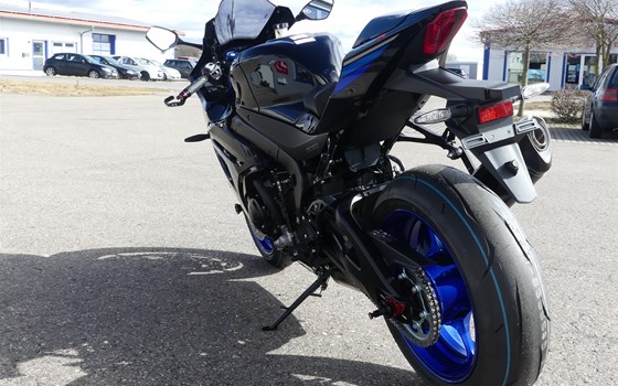 Umgebautes Motorrad Suzuki GSX-R 1000 R von Biker Stable GmbH & Co. KG - Bild 7 Umgebautes Motorrad Suzuki GSX-R 1000 R von Biker Stable GmbH & Co. KG - Bild 7