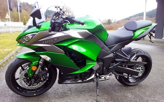 Umgebautes Motorrad Kawasaki Z1000SX von Motorradhaus Löhmer GmbH - Bild 4 Umgebautes Motorrad Kawasaki Z1000SX von Motorradhaus Löhmer GmbH - Bild 4