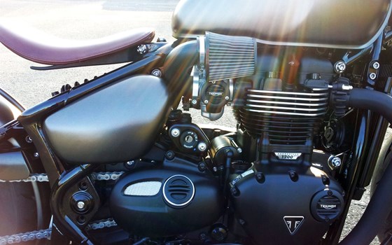 Umgebautes Motorrad Triumph Bonneville Bobber Black von Motorradhaus Löhmer GmbH - Bild 11 Umgebautes Motorrad Triumph Bonneville Bobber Black von Motorradhaus Löhmer GmbH - Bild 11