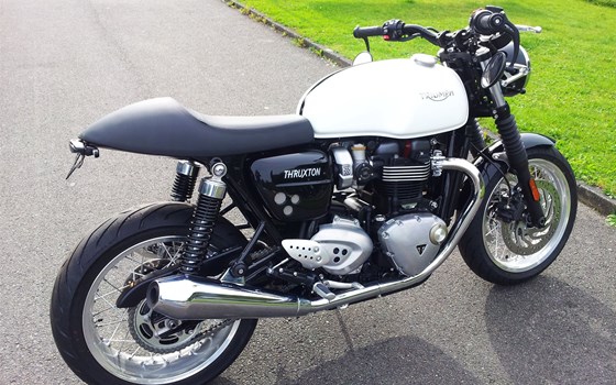 Umgebautes Motorrad Triumph Thruxton 1200 von Motorradhaus Löhmer GmbH - Bild 5 Umgebautes Motorrad Triumph Thruxton 1200 von Motorradhaus Löhmer GmbH - Bild 5