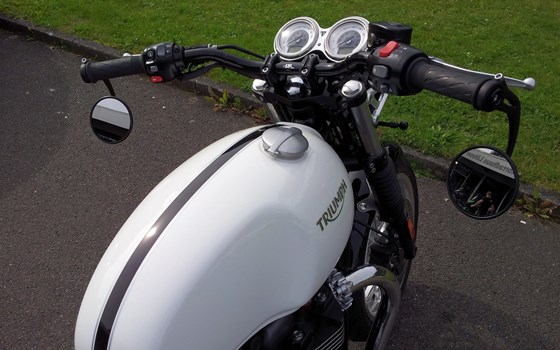 Umgebautes Motorrad Triumph Thruxton 1200 von Motorradhaus Löhmer GmbH - Bild 8 Umgebautes Motorrad Triumph Thruxton 1200 von Motorradhaus Löhmer GmbH - Bild 8
