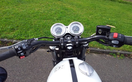 Umgebautes Motorrad Triumph Thruxton 1200 von Motorradhaus Löhmer GmbH - Bild 7 Umgebautes Motorrad Triumph Thruxton 1200 von Motorradhaus Löhmer GmbH - Bild 7