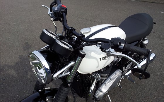 Umgebautes Motorrad Triumph Thruxton 1200 von Motorradhaus Löhmer GmbH - Bild 6 Umgebautes Motorrad Triumph Thruxton 1200 von Motorradhaus Löhmer GmbH - Bild 6
