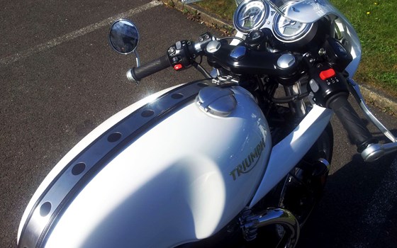 Umgebautes Motorrad Triumph Thruxton 1200 von Motorradhaus Löhmer GmbH - Bild 6 Umgebautes Motorrad Triumph Thruxton 1200 von Motorradhaus Löhmer GmbH - Bild 6