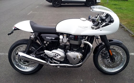 Umgebautes Motorrad Triumph Thruxton 1200 von Motorradhaus Löhmer GmbH - Bild 3 Umgebautes Motorrad Triumph Thruxton 1200 von Motorradhaus Löhmer GmbH - Bild 3
