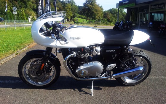 Umgebautes Motorrad Triumph Thruxton 1200 von Motorradhaus Löhmer GmbH - Bild 11 Umgebautes Motorrad Triumph Thruxton 1200 von Motorradhaus Löhmer GmbH - Bild 11