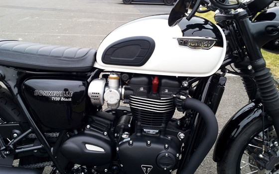 Umgebautes Motorrad Triumph Bonneville T120 Black von Motorradhaus Löhmer GmbH - Bild 6 Umgebautes Motorrad Triumph Bonneville T120 Black von Motorradhaus Löhmer GmbH - Bild 6