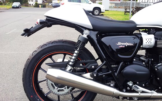 Umgebautes Motorrad Triumph Street Twin von Motorradhaus Löhmer GmbH - Bild 9 Umgebautes Motorrad Triumph Street Twin von Motorradhaus Löhmer GmbH - Bild 9