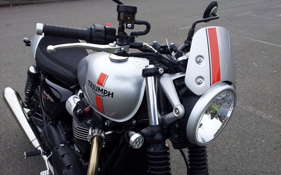 Umgebautes Motorrad Triumph Street Twin von Motorradhaus Löhmer GmbH - Bild 7 Umgebautes Motorrad Triumph Street Twin von Motorradhaus Löhmer GmbH - Bild 7