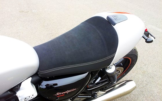 Umgebautes Motorrad Triumph Street Twin von Motorradhaus Löhmer GmbH - Bild 10 Umgebautes Motorrad Triumph Street Twin von Motorradhaus Löhmer GmbH - Bild 10