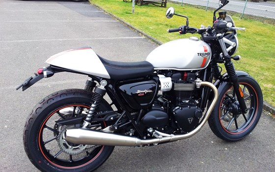 Umgebautes Motorrad Triumph Street Twin von Motorradhaus Löhmer GmbH - Bild 6 Umgebautes Motorrad Triumph Street Twin von Motorradhaus Löhmer GmbH - Bild 6