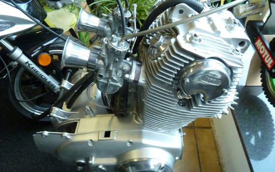 Umgebautes Motorrad Honda CB 72 von Zweirad Schneider Inh. Gerd Schneider - Bild 3 Umgebautes Motorrad Honda CB 72 von Zweirad Schneider Inh. Gerd Schneider - Bild 3