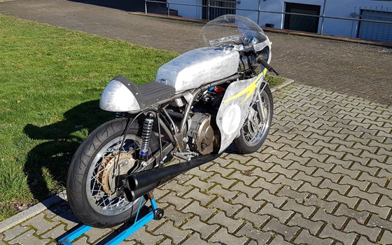 Umgebautes Motorrad Honda RC 181 von Motorrad Wagner - Bild 23 Umgebautes Motorrad Honda RC 181 von Motorrad Wagner - Bild 23