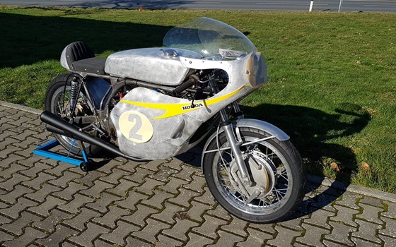 Umgebautes Motorrad Honda RC 181 von Motorrad Wagner - Bild 24 Umgebautes Motorrad Honda RC 181 von Motorrad Wagner - Bild 24
