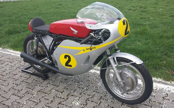 Umgebautes Motorrad Honda RC 181 von Motorrad Wagner - Bild 11 Umgebautes Motorrad Honda RC 181 von Motorrad Wagner - Bild 11