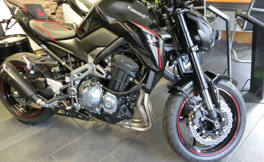 Umbgebautes Motorrad Kawasaki Z900 Bild 9: Umbgebautes Motorrad Kawasaki Z900