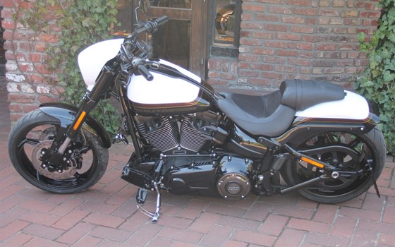 Umgebautes Motorrad Harley-Davidson CVO Breakout FXSBSE von X-Trem Custombikes - Bild 1 Umgebautes Motorrad Harley-Davidson CVO Breakout FXSBSE von X-Trem Custombikes - Bild 1