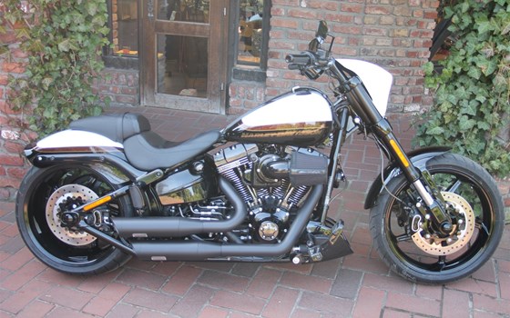 Umgebautes Motorrad Harley-Davidson CVO Breakout FXSBSE von X-Trem Custombikes - Bild 16 Umgebautes Motorrad Harley-Davidson CVO Breakout FXSBSE von X-Trem Custombikes - Bild 16