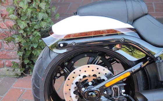 Umgebautes Motorrad Harley-Davidson CVO Breakout FXSBSE von X-Trem Custombikes - Bild 18 Umgebautes Motorrad Harley-Davidson CVO Breakout FXSBSE von X-Trem Custombikes - Bild 18