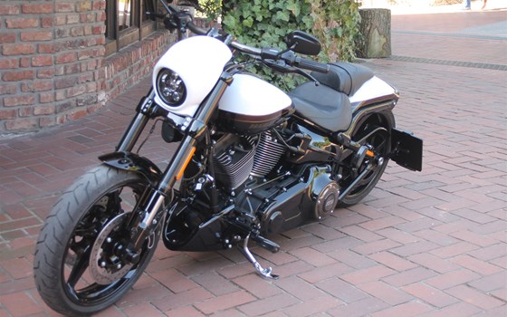 Umgebautes Motorrad Harley-Davidson CVO Breakout FXSBSE von X-Trem Custombikes - Bild 2 Umgebautes Motorrad Harley-Davidson CVO Breakout FXSBSE von X-Trem Custombikes - Bild 2