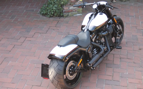 Umgebautes Motorrad Harley-Davidson CVO Breakout FXSBSE von X-Trem Custombikes - Bild 26 Umgebautes Motorrad Harley-Davidson CVO Breakout FXSBSE von X-Trem Custombikes - Bild 26