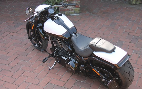 Umgebautes Motorrad Harley-Davidson CVO Breakout FXSBSE von X-Trem Custombikes - Bild 28 Umgebautes Motorrad Harley-Davidson CVO Breakout FXSBSE von X-Trem Custombikes - Bild 28