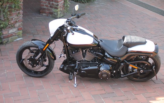 Umgebautes Motorrad Harley-Davidson CVO Breakout FXSBSE von X-Trem Custombikes - Bild 30 Umgebautes Motorrad Harley-Davidson CVO Breakout FXSBSE von X-Trem Custombikes - Bild 30